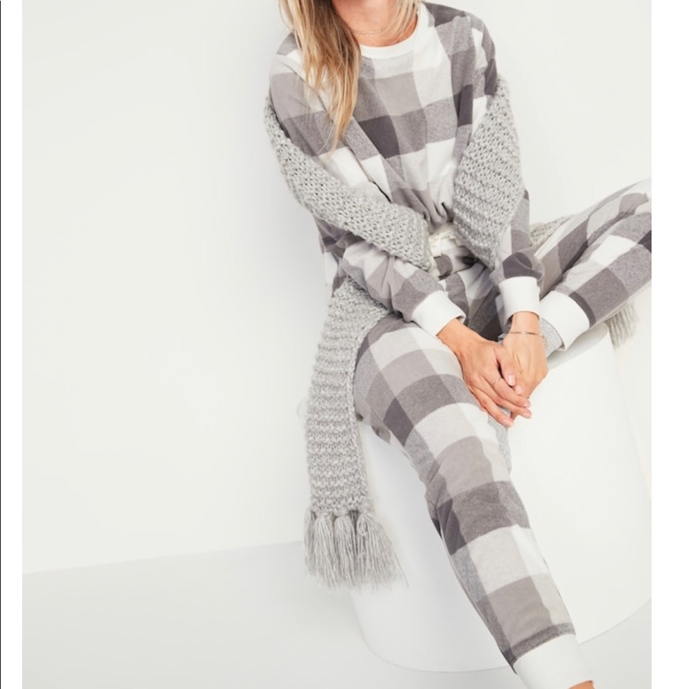 Old Navy Patterned Fleece Pajama Set for Women